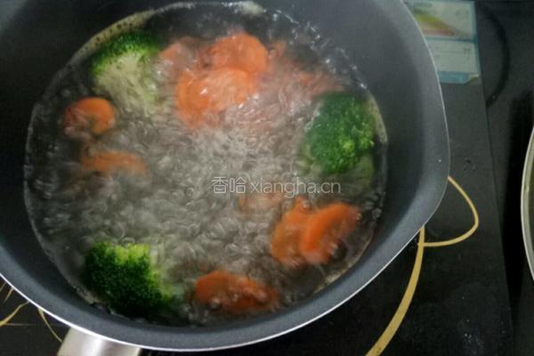 宝宝辅食鲜虾蔬菜饼的做法图解5