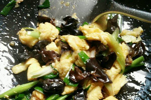 木耳蒜苗炒鸡蛋的做法图解10