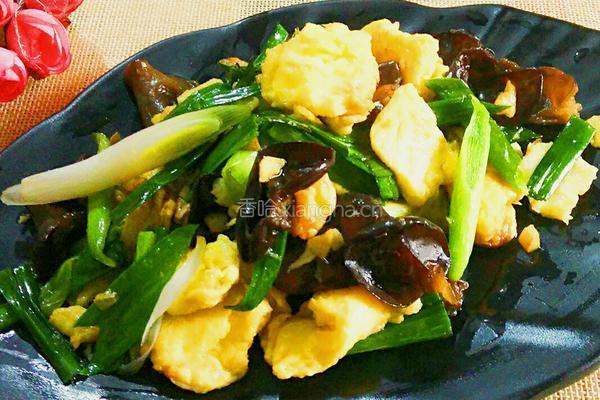 木耳蒜苗炒鸡蛋的做法图解11