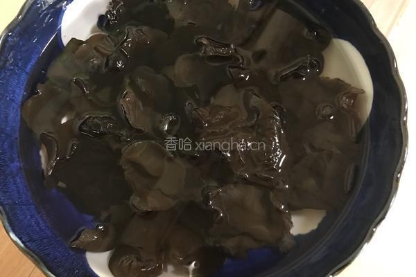 茭白木耳炒肉片的做法图解2