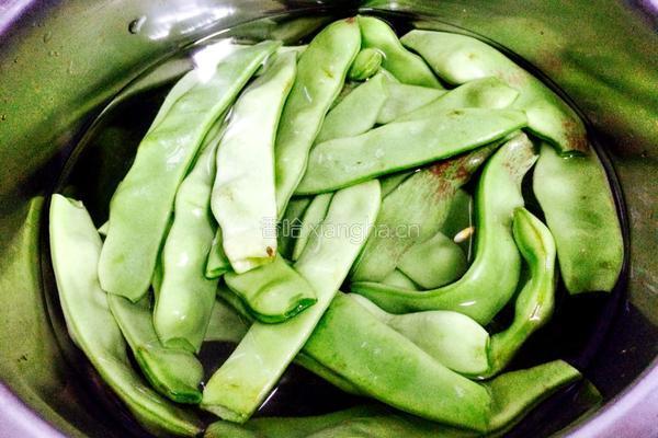 排骨炖豆角的做法图解4