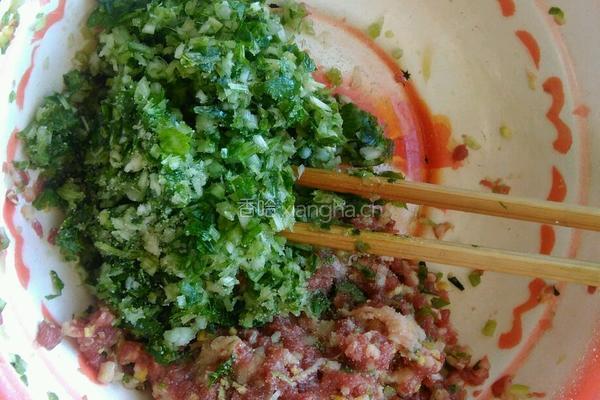 牛肉芹菜煎饺的做法图解4