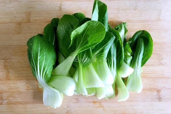 油菜鸡蛋卷的做法图解1