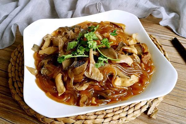 蘑菇炒粉条的做法图解8