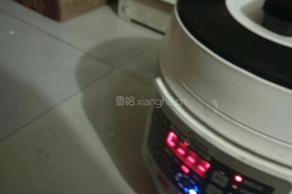 电饭煲鸡蛋的做法图解2