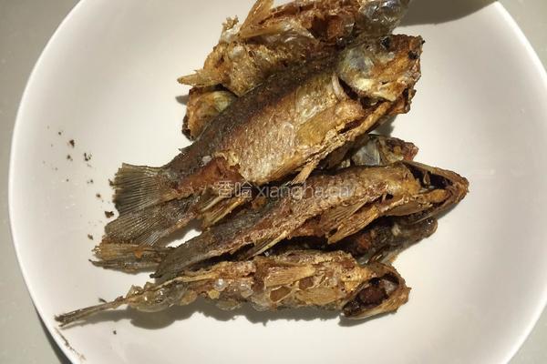酥鲫鱼的做法图解4