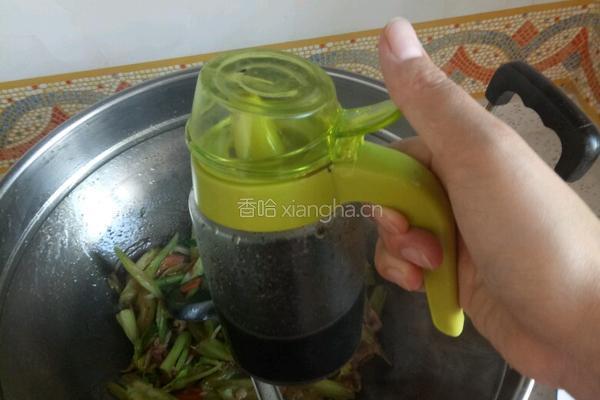 芹菜炒豆干的做法图解7