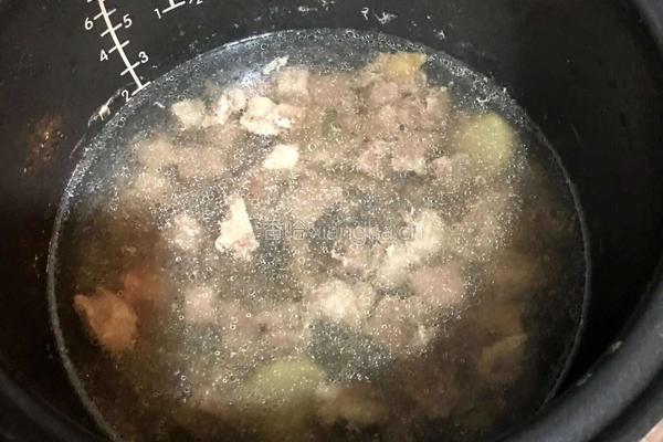 牛肉咖喱浓汤的做法图解3