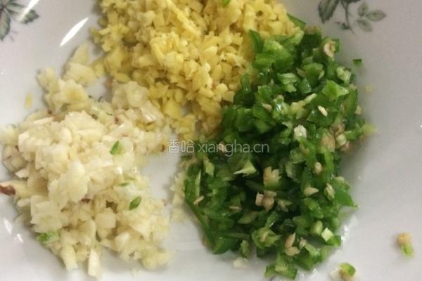 白菜馅肉饺的做法图解1