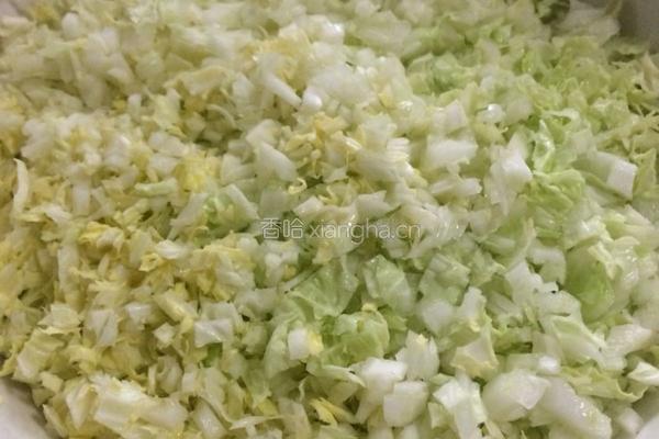 白菜馅肉饺的做法图解2