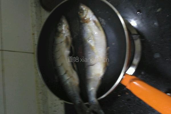 煎青鱼的做法图解2