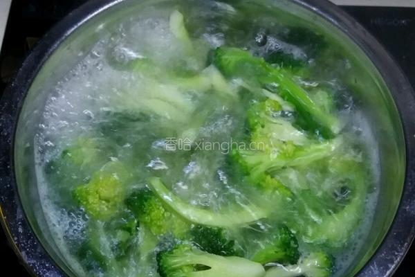 青花炒腊肉的做法图解2