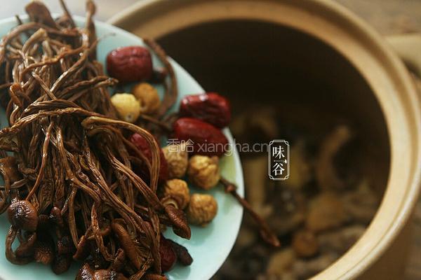 茶树菇无花果煲鸡汤的做法图解4