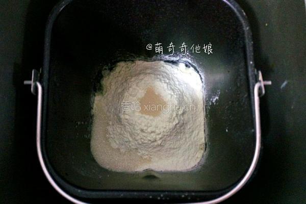 火腿肠肉松面包的做法图解2