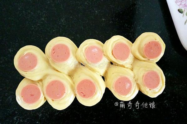 火腿肠肉松面包的做法图解12
