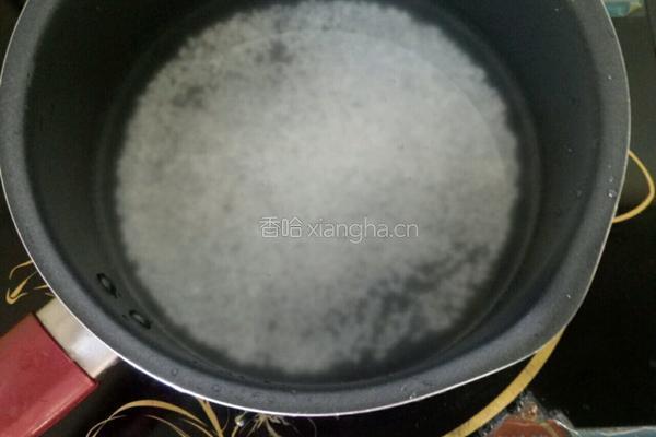 宝宝辅食三文鱼粥的做法图解2