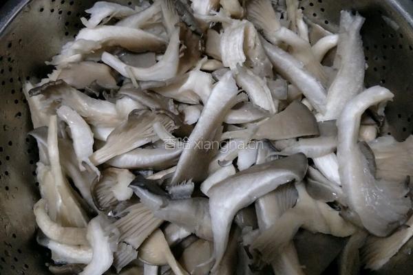 炸蘑菇的做法图解1