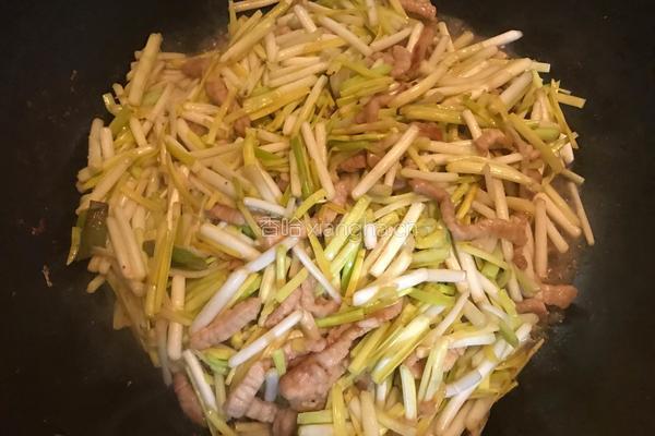 蒜黄炒肉丝的做法图解11