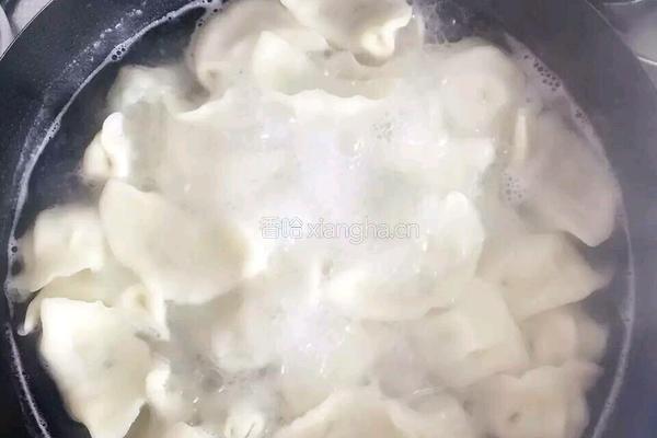 猪肉香菇水饺的做法图解5