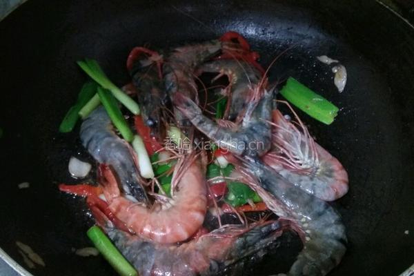 滋味爆香虾的做法图解2