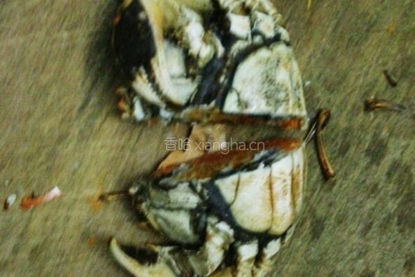 河蟹炖南瓜的做法图解2