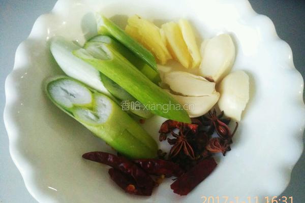 鲫鱼炖豆腐的做法图解2