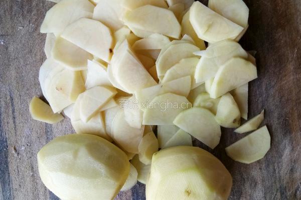 土豆炒平菇的做法图解1