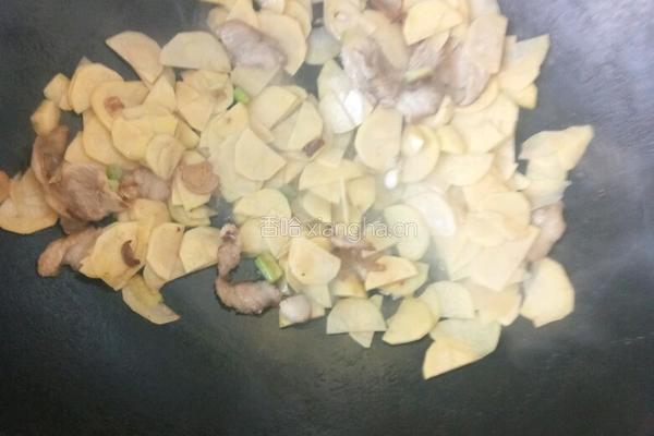 土豆炒平菇的做法图解5