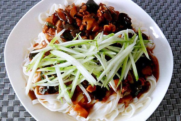 香菇肉丁打卤面的做法图解5
