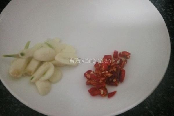 炝炒莴笋丝的做法图解2