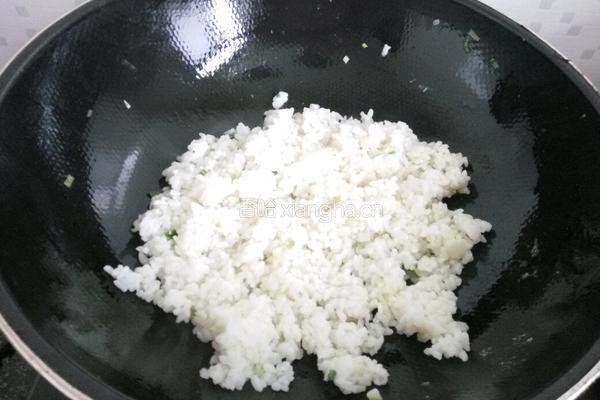 葱香蛋炒饭的做法图解6