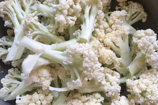 香菇炒菜花的做法图解2