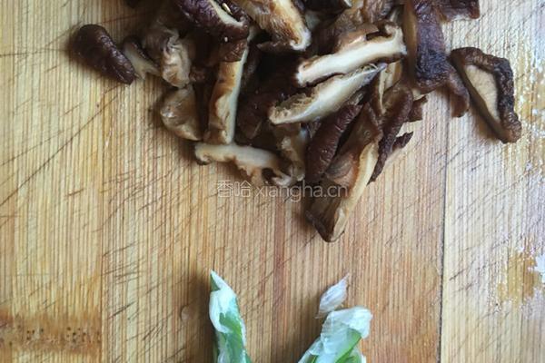 香菇炒菜花的做法图解4