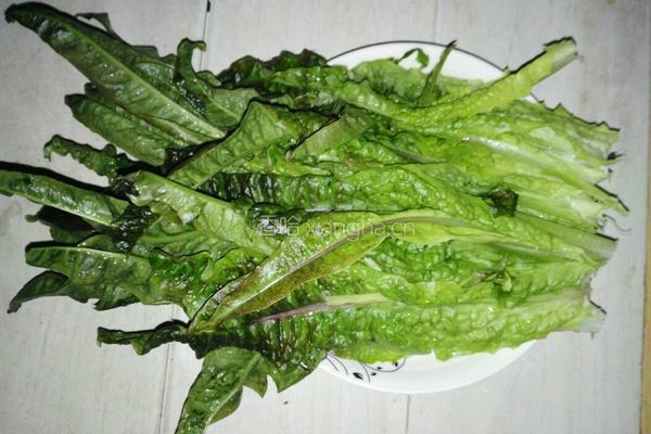 拌莴笋的做法图解1
