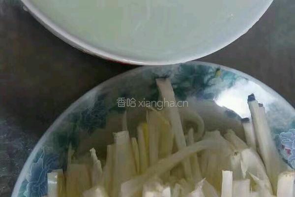 蒜蓉粉丝蒸白菜的做法图解1