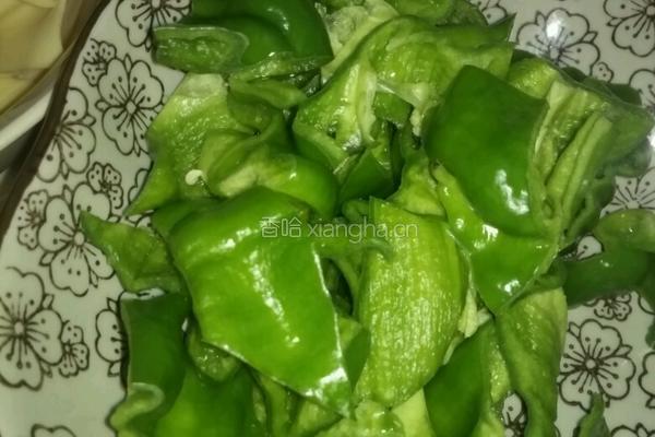 青椒干豆腐的做法图解1