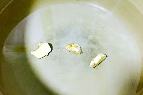 筒骨鲫鱼豆腐汤的做法图解2