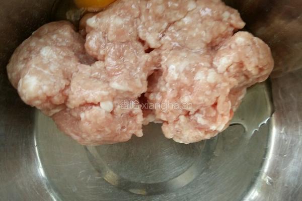 猪肉蒜苔馅水饺的做法图解3