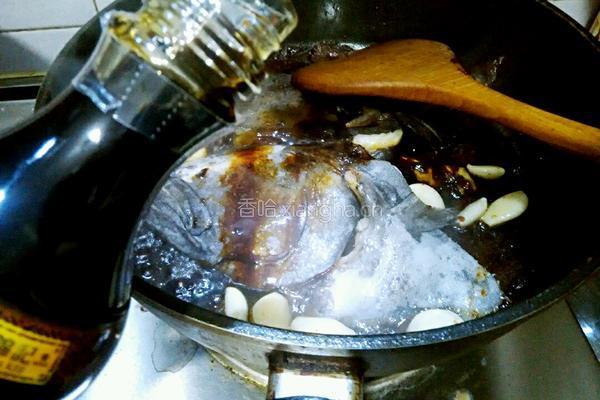 酱烧碟鱼头的做法图解4