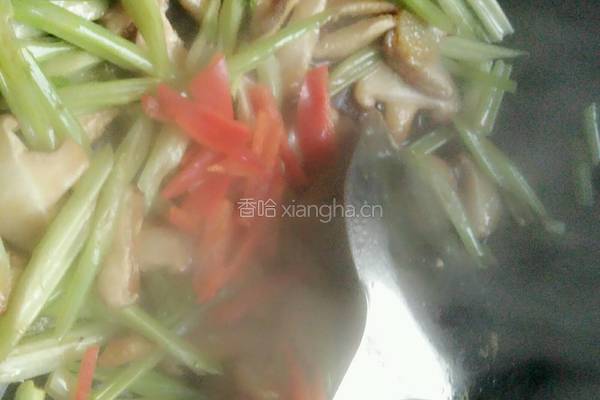 香菇炒芹菜的做法图解8