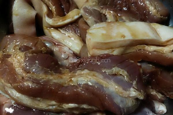 腌制五香腊肉的做法图解4
