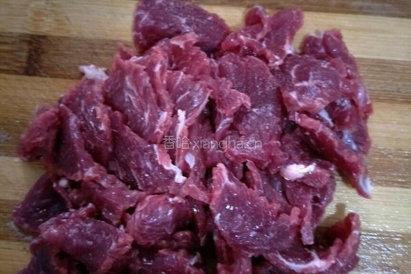 胡萝卜炒牛肉的做法图解1