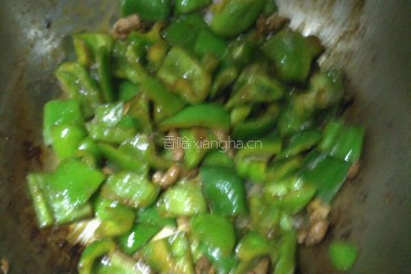 菜椒炒肉的做法图解4