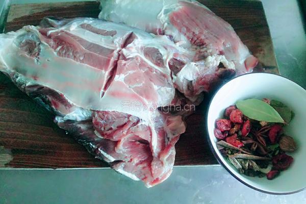 卤牛肉的做法图解1