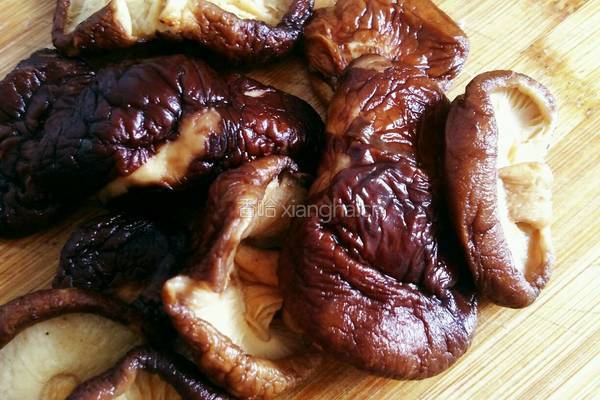 香菇五花肉焖饭的做法图解4