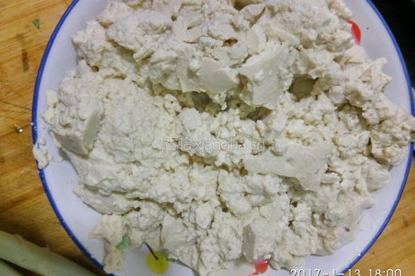 葱拌豆腐的做法图解1