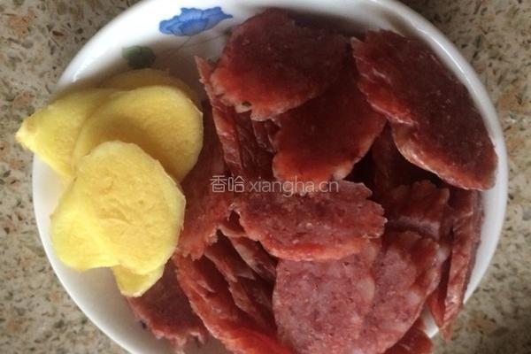 腊肠炒大葱的做法图解3