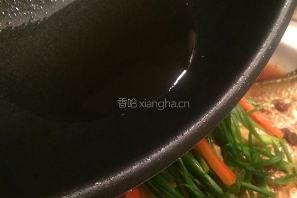 黄豆酱蒸边鱼的做法图解7
