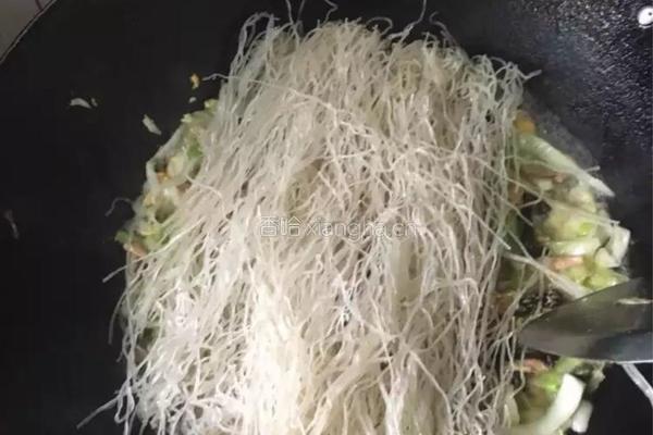 炒福建米粉的做法图解2