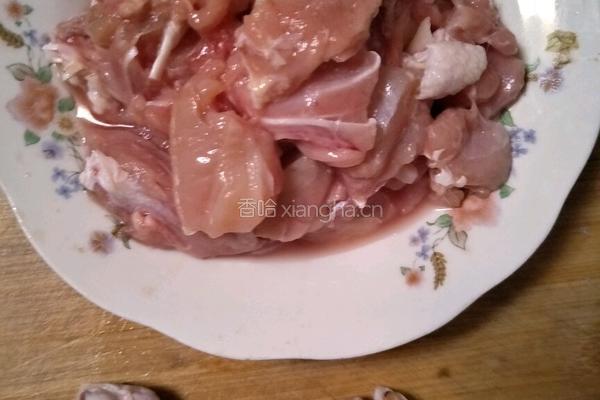 香菇焖鸡腿的做法图解3